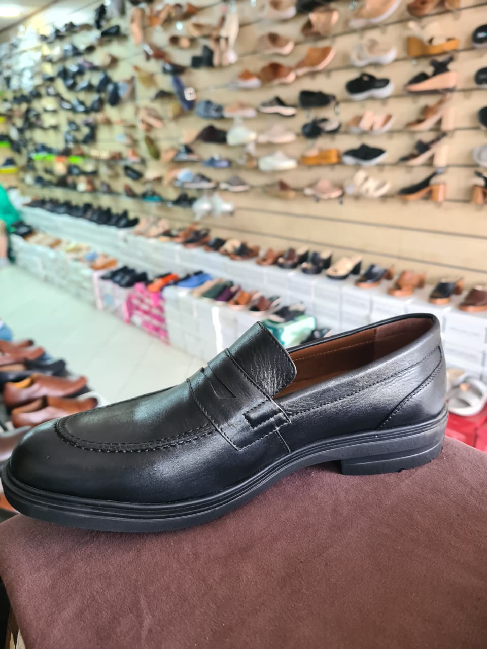 Classic Black Leather Penny Loafers – Cushioned Sole