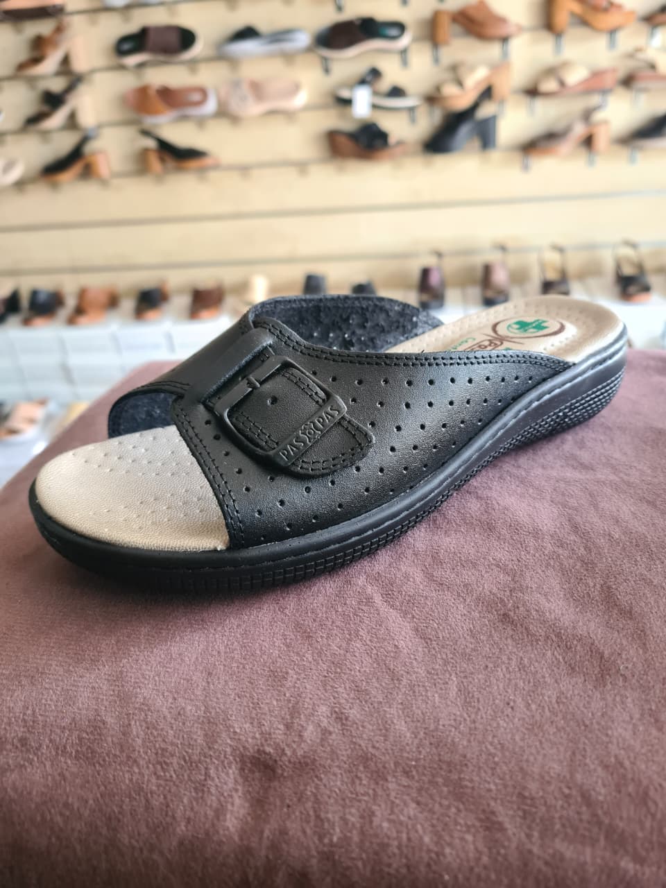 Women’s Black Comfort Buckle Sandals